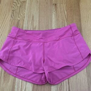 Lululemon Low rise 2.5 Speed ups size 4 Sonic pink